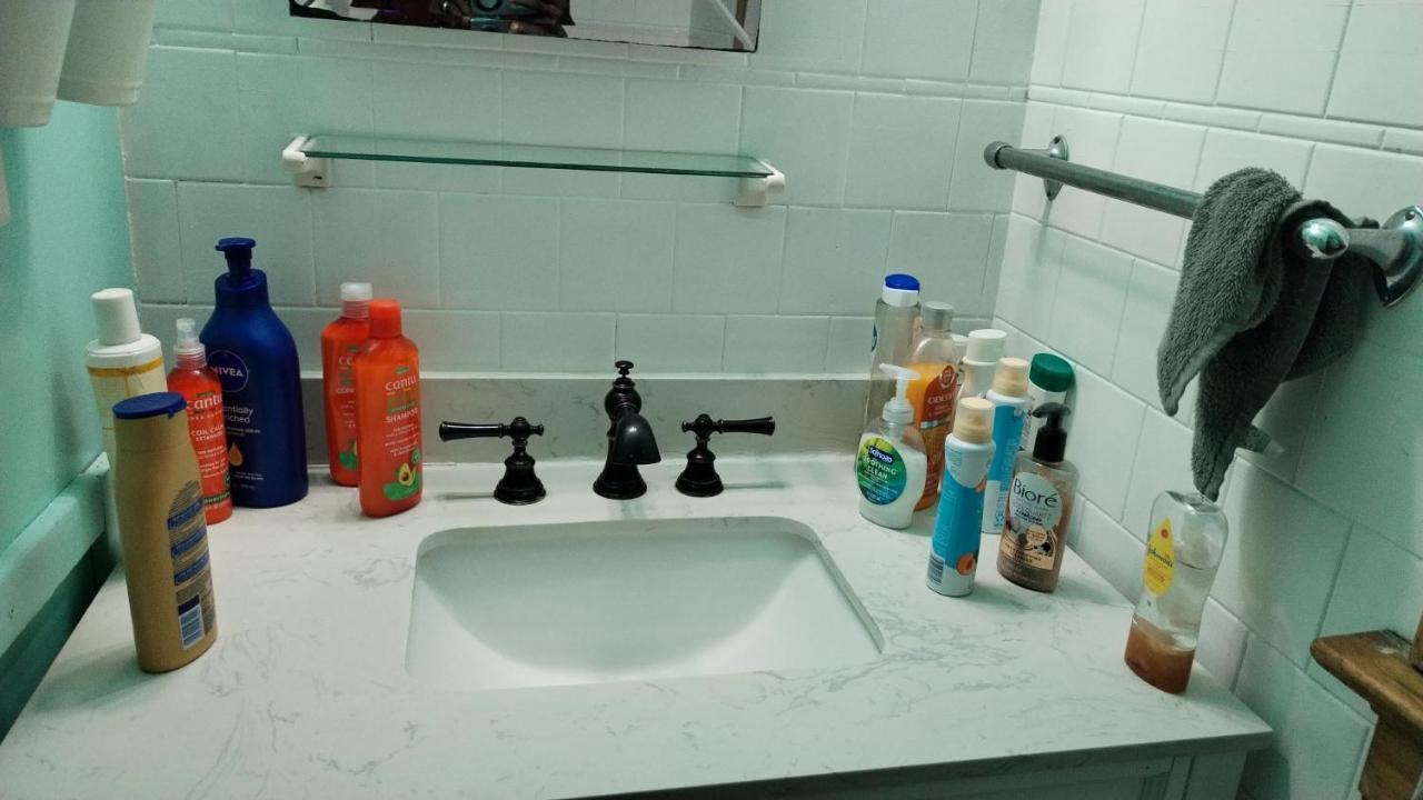 Cool And Affordable Apartment 게일즈버그 외부 사진